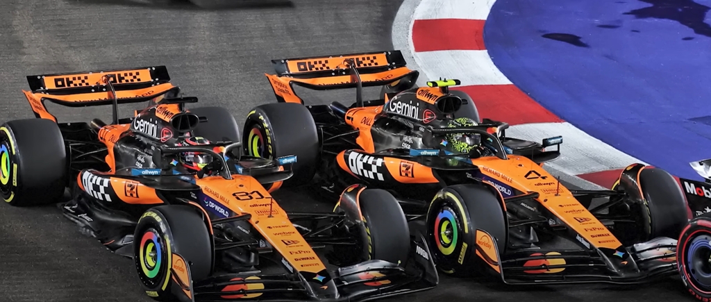 VIDEO Momentul în care piloții McLaren se lovesc între ei în ultimul tur al cursei Sprint din Singapore