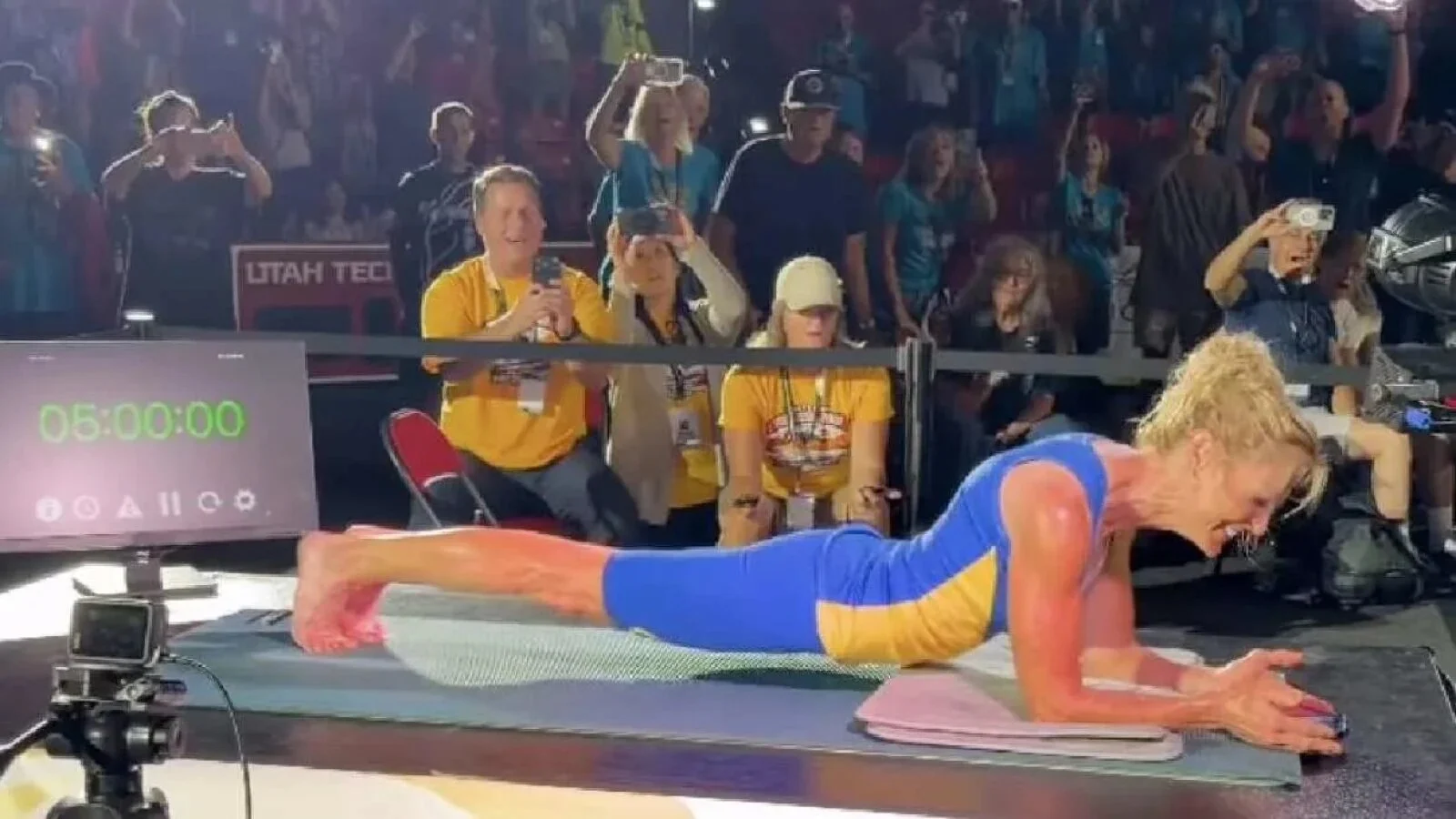 DonnaJean Wilde, bunica de 61 de ani care a stat în pozitia plank cinci ore. Record mondial