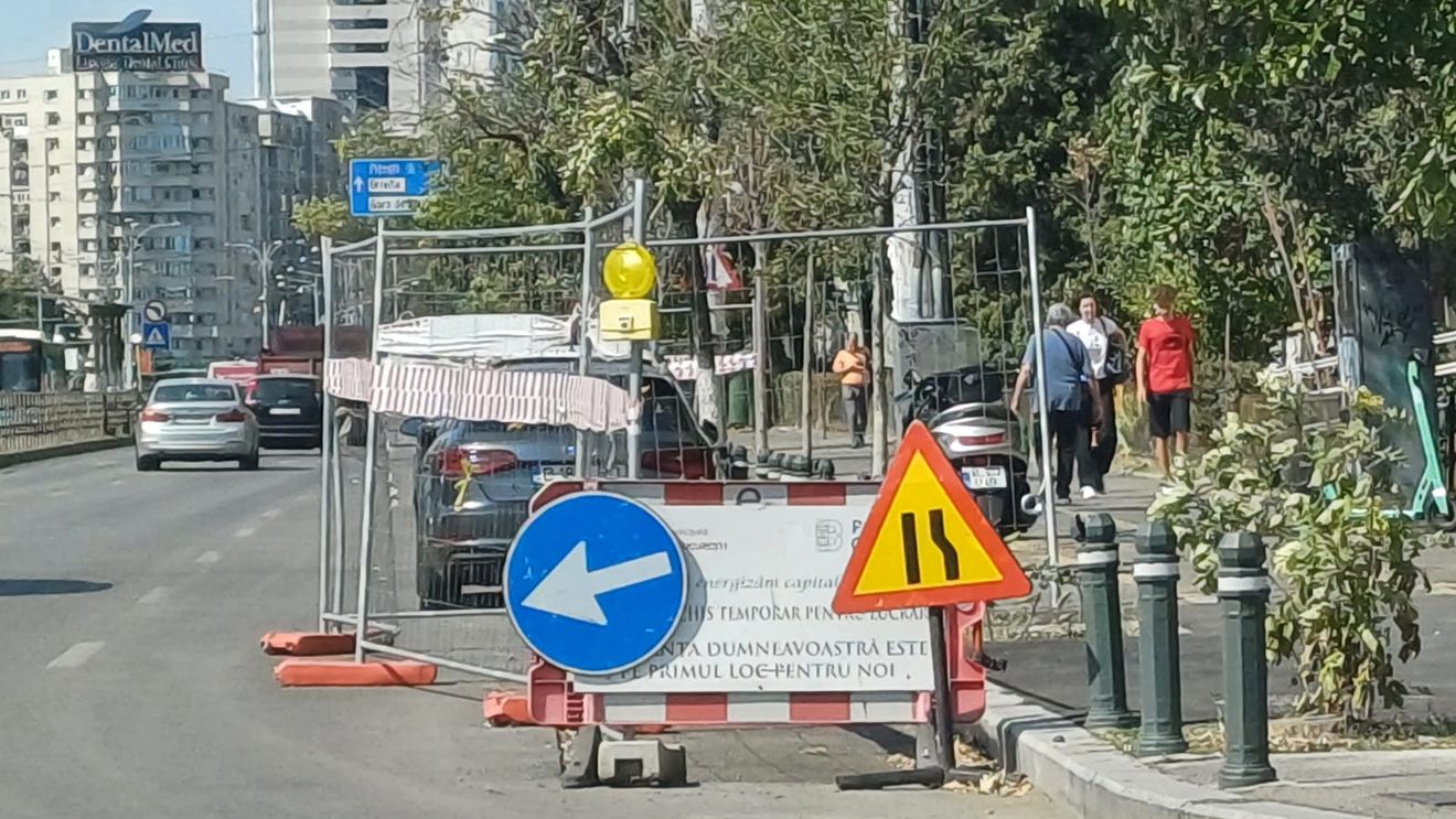 Gropile de pe o stradă din Cluj, mai mari după lucrări! Oamenii reclamă că firma a plecat, iar șoferii au rămas cu problemele