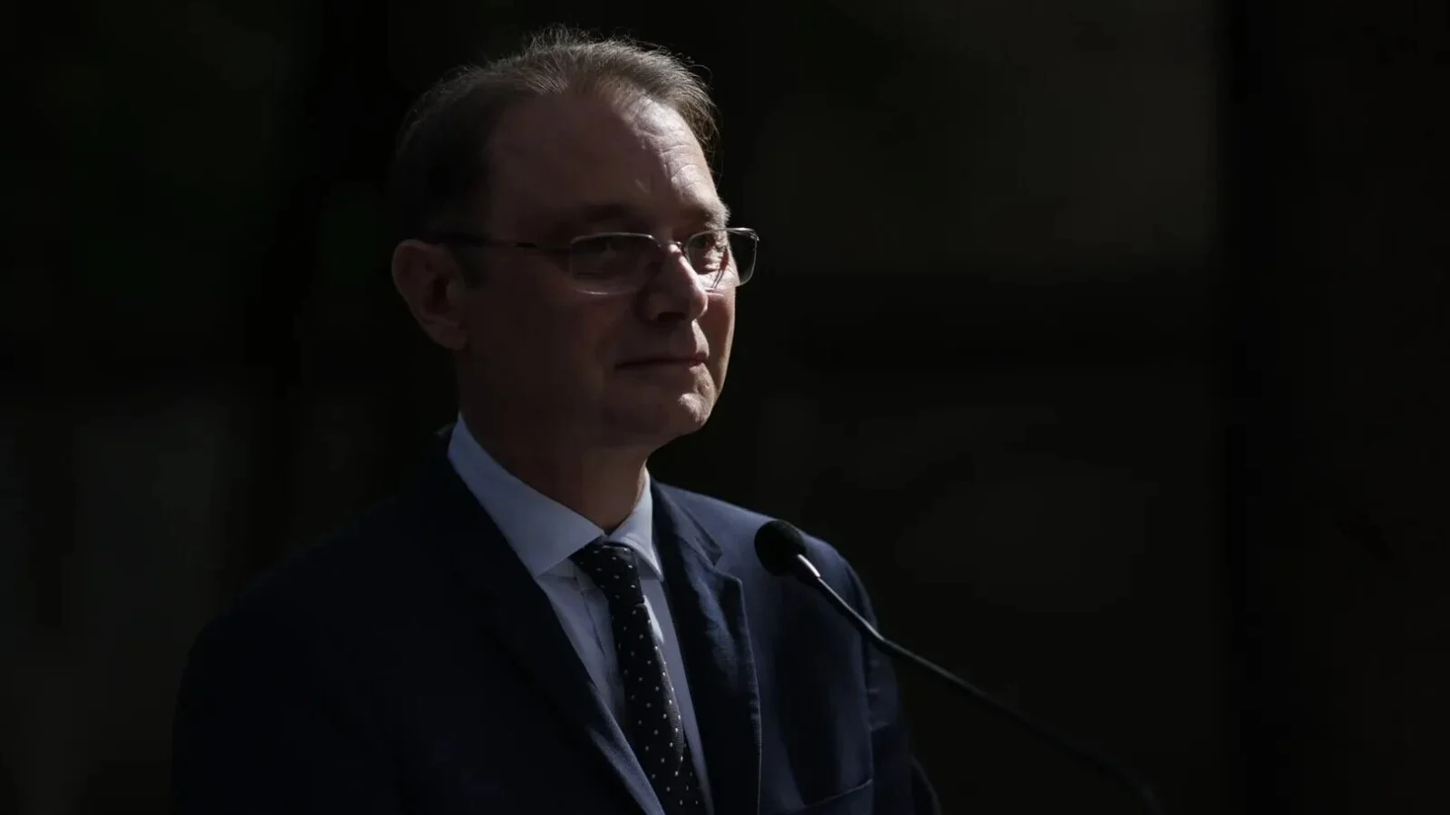 Luca Niculescu rupe ”cordonul sanitar” și sondează după voturi în zona suveranistă