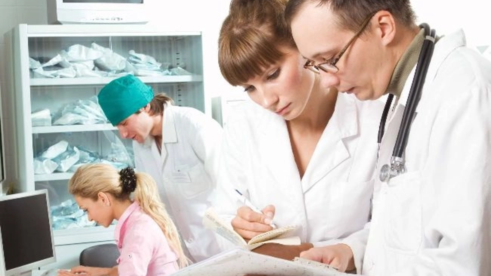 Oferte pentru medici în Belgia și Franța: venituri și condiții