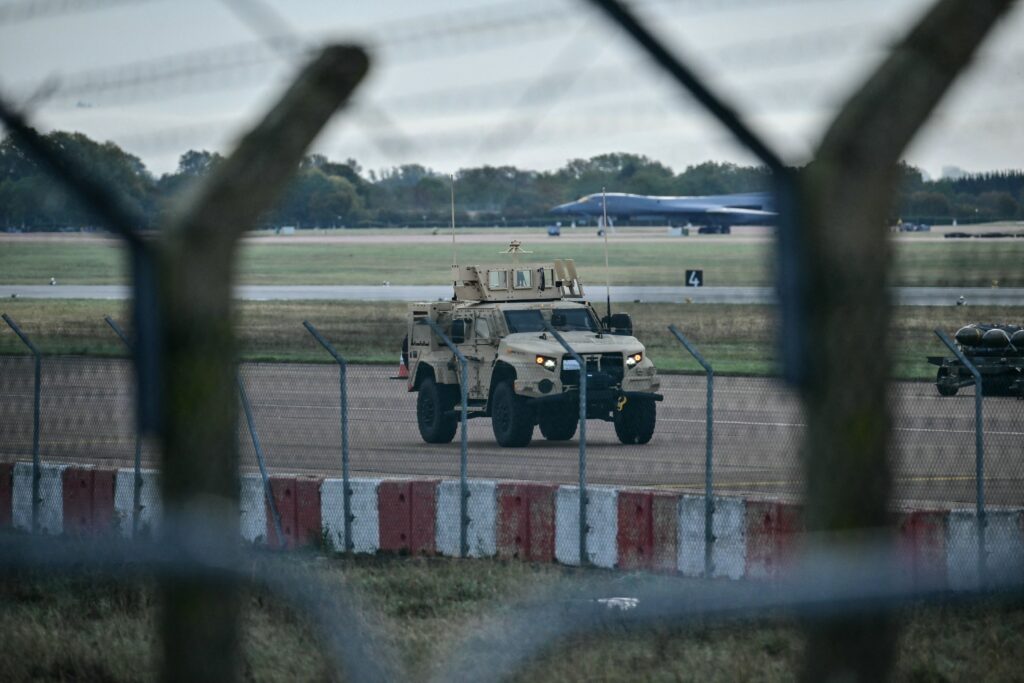 Premierul britanic: Incidentul de lângă o bază aeriană engleză de la finalul lunii septembrie „a fost aproape sigur dirijat” de Gardienii Revoluţiei din Iran