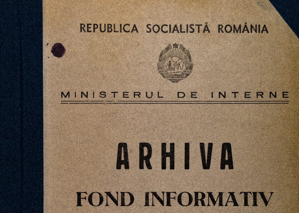 Le Monde: În România, trecutul întunecat al Securității continuă să agite scena politică