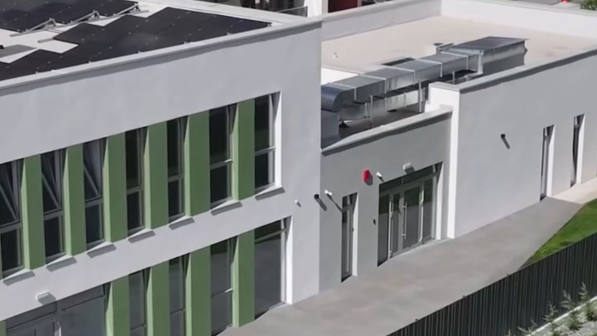 VIDEO. O creșă cu 50 de locuri a fost construită de la zero în cartierul Iris, cu panouri fotovoltaice, pompe de căldură și dotări moderne