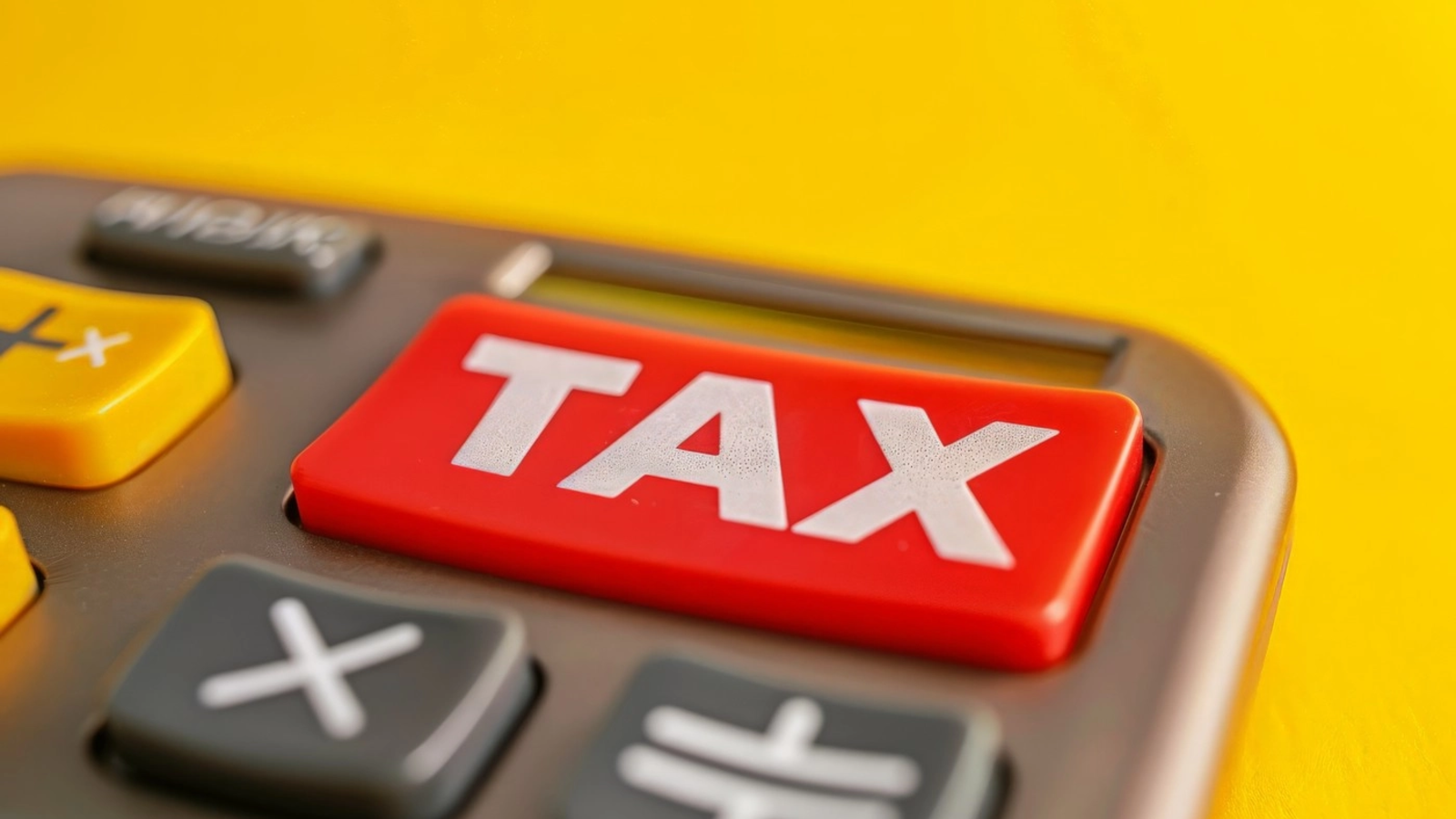 UE analizează introducerea unei taxe pe profiturile excepţionale ale companiilor petroliere şi de gaze