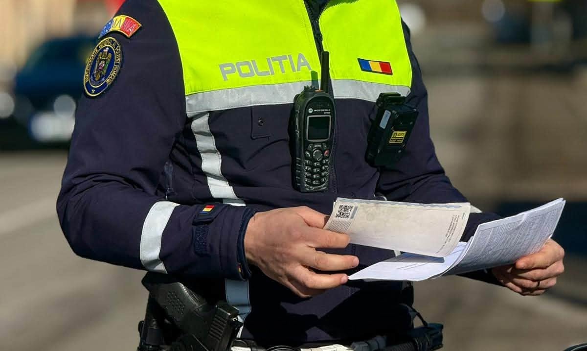 Telefonul la volan îi costă scump pe șoferii din Cluj! 78 de sancțiuni într-o săptămână, plus 189 de abateri de la centură. Cifrele acțiunii poliției