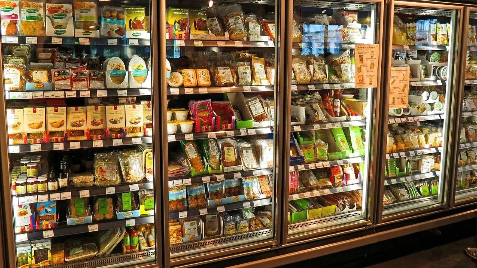 Atac cibernetic de amploare în marile supermarketuri: Hackerii au dus temperatura frigiderelor la 50 de grade. Alimente distruse și incendii