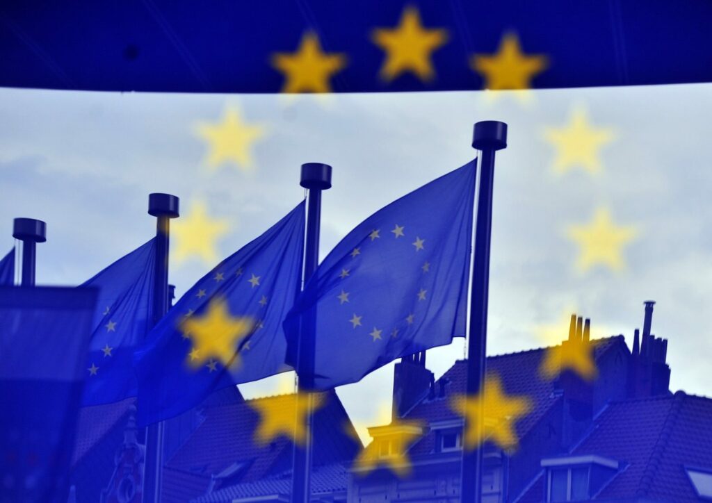 Bruxellesul pregătește un nou val de extindere al UE / Divergențe între Comisie, Paris și Berlin privind aderarea