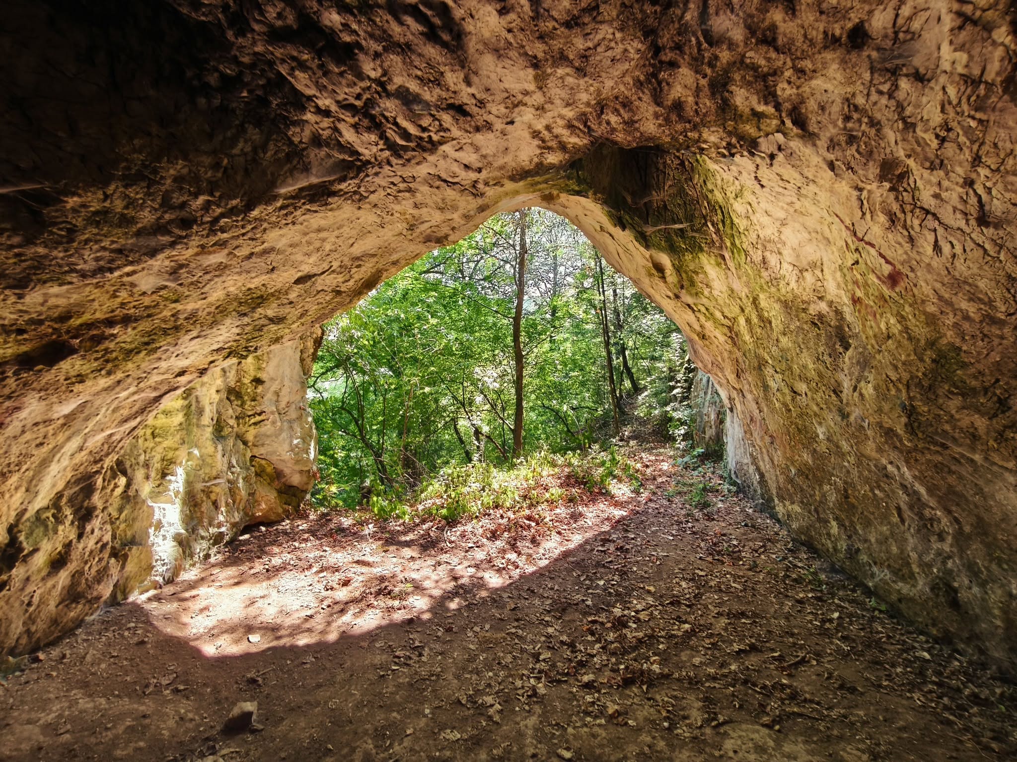 O nouă peșteră poate fi vizitată la Moneasa / Sunt aici 70 de peșteri, însă doar câteva sunt incluse în trasee turistice