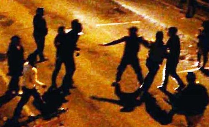 Scandal monstruos după o petrecere cu alcool! S-a îmbătat și a mers peste vecinul său să-l bată. Cum s-a încheiat povestea