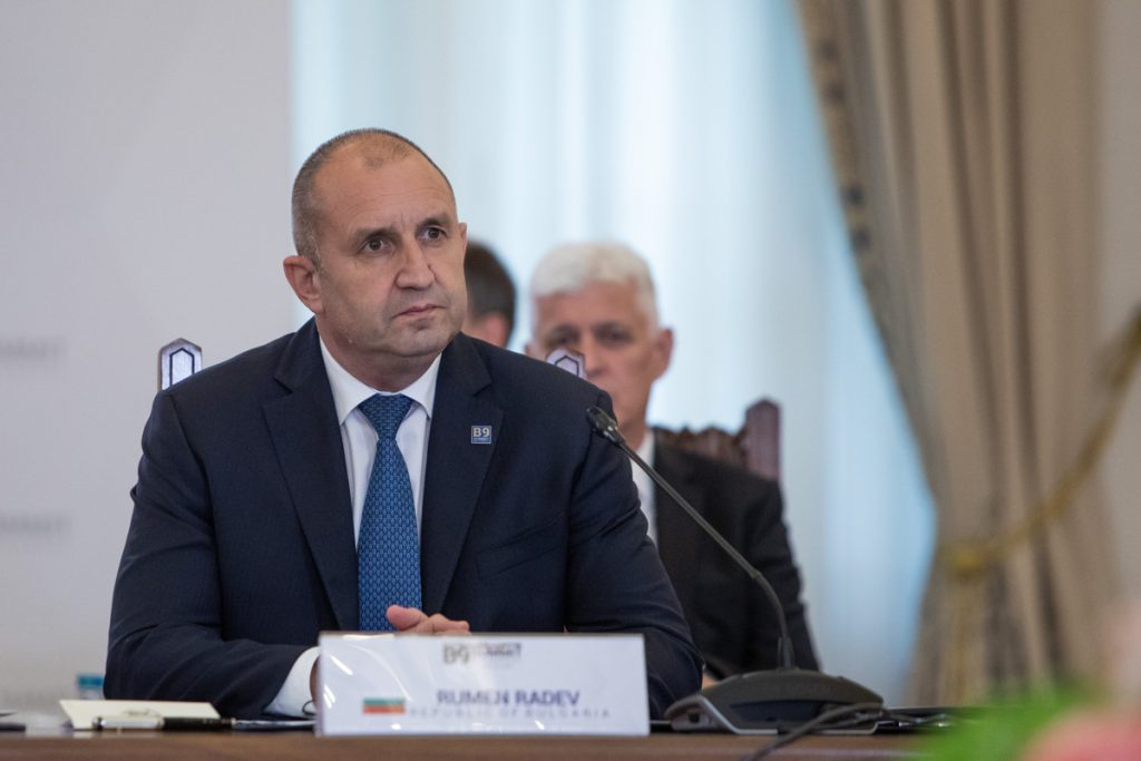 Presa bulgară îl critică pe premierul Rumen Radev: Acțiunea de convocare a ambasadoarei Rusiei după atacarea a două nave a fost un eșec total
