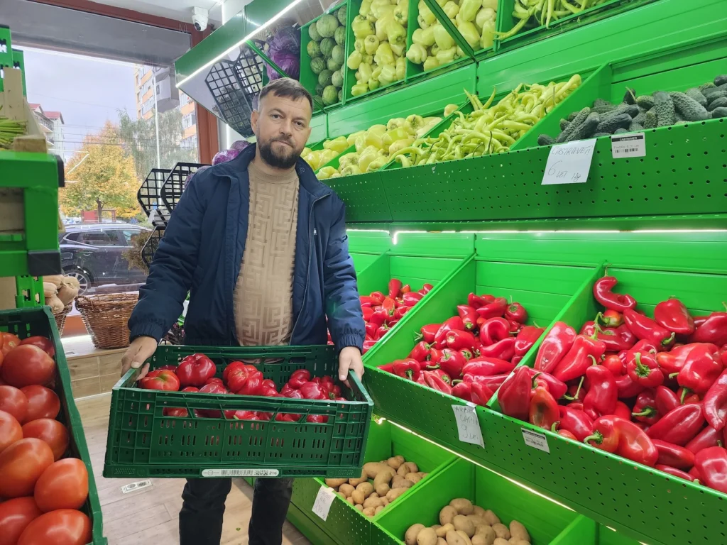 Fostă sală de jocuri din Sibiu, transformată în aprozar / Investiția a 75 de familii de fermieri din Giurgiu / „De așa ceva aveam nevoie, nu de săli de jocuri de noroc”