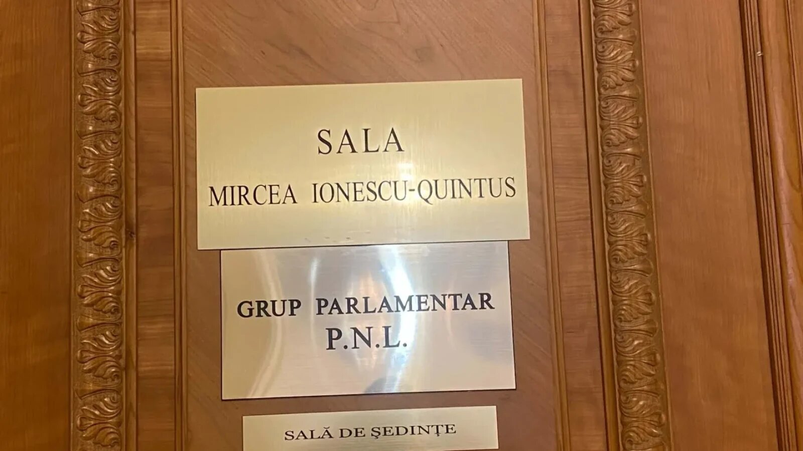 SURSE Ședință de urgență în PNL, pentru instalarea Cabinetului Luca Niculescu, după ce Nicușor Dan a dat semnalul anticipatelor: 'Vineri seara o să avem Guvern'