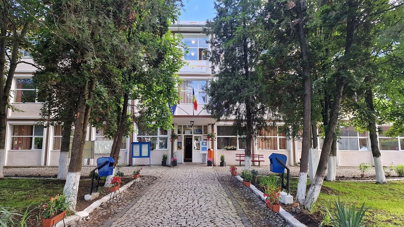 VIDEO. Doi bărbați, reținuți în cazul furtului de la Liceul „Octavian Goga” din Huedin. Prejudiciul depășește 360.000 de lei