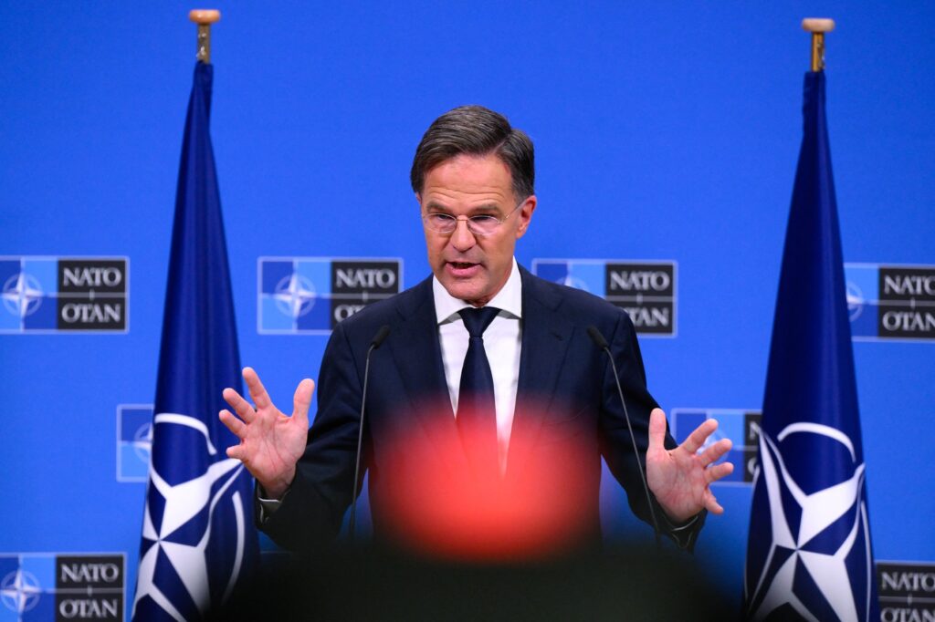 Mark Rutte: NATO se va apăra dacă Rusia va fi „suficient de proastă” să atace