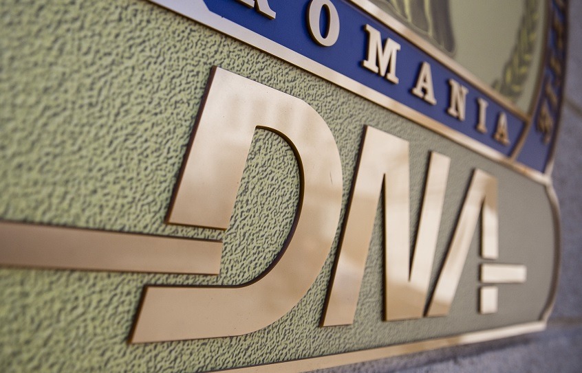 SURSE | Percheziții DNA la firma administrată de Gabriel Daraban, director comercial al companiei de stat Oil Terminal și pasager în zborul de lux spre Mykonos cu magistrați politicieni / E fratele lui Mihai Daraban, care a plătit avionul privat / Acuzații de evaziune fiscală și spălare de bani pentru asistența portuară a navelor NATO