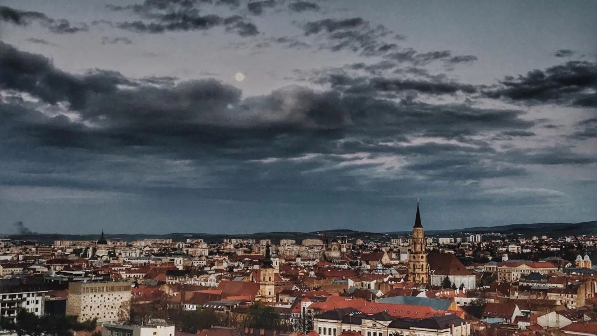 Vreme rece și cer înnorat la Cluj-Napoca! Temperaturile nu trec de 12 grade joi, iar meteorologii anunță un weekend cu mulți nori