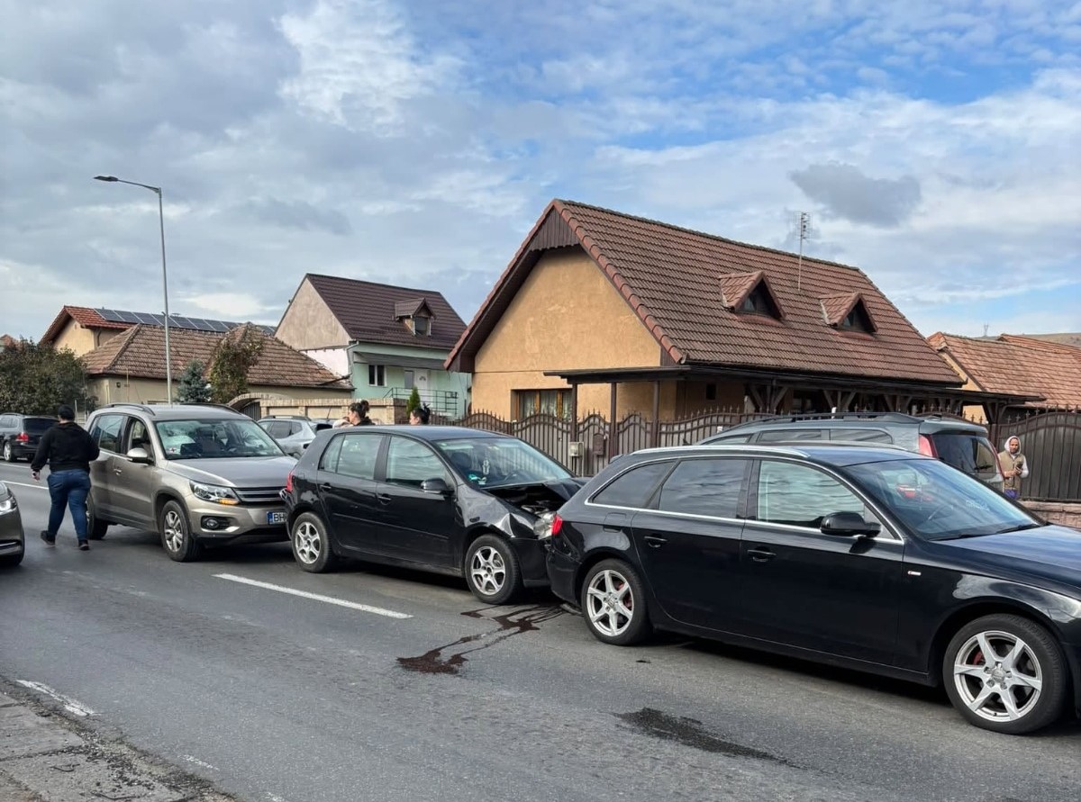 Ciocnire în lanț în Florești, la orele prânzului! Trei autoturisme au fost implicate, iar accidentul s-a soldat numai cu pagube materiale
