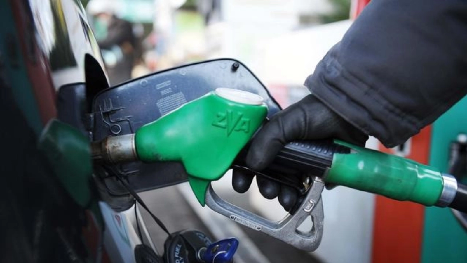 Guvernul oferă o gură de oxigen șoferilor, în fața scumpirilor accelerate la combustibil: Se prelungește perioada în care acciza va fi redusă