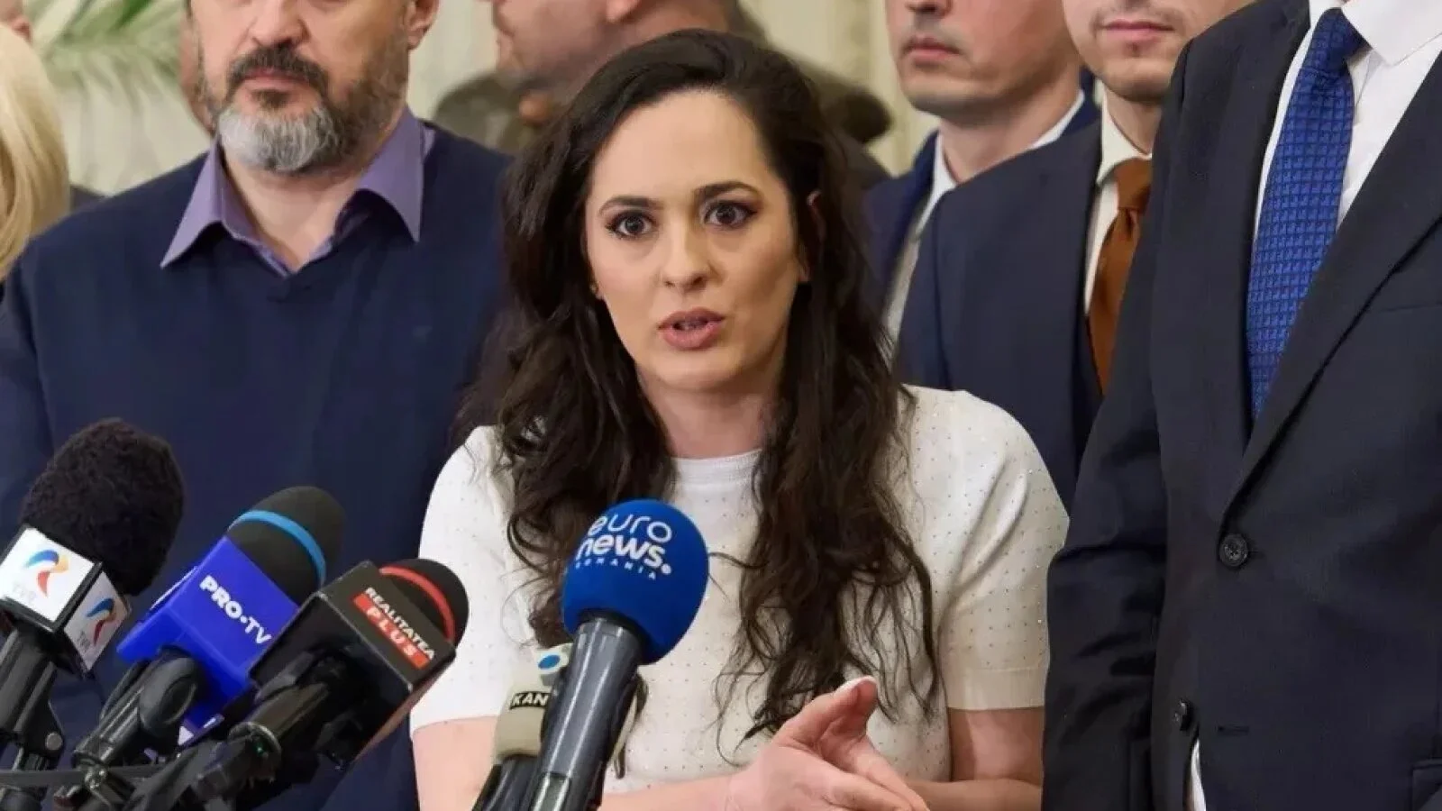 Un mesaj cu conținut considerat homofob, distribuit de o deputată USR pe grupul de WhatsApp al Parlamentului, stârnește controverse: PSD cere explicații și măsuri disciplinare