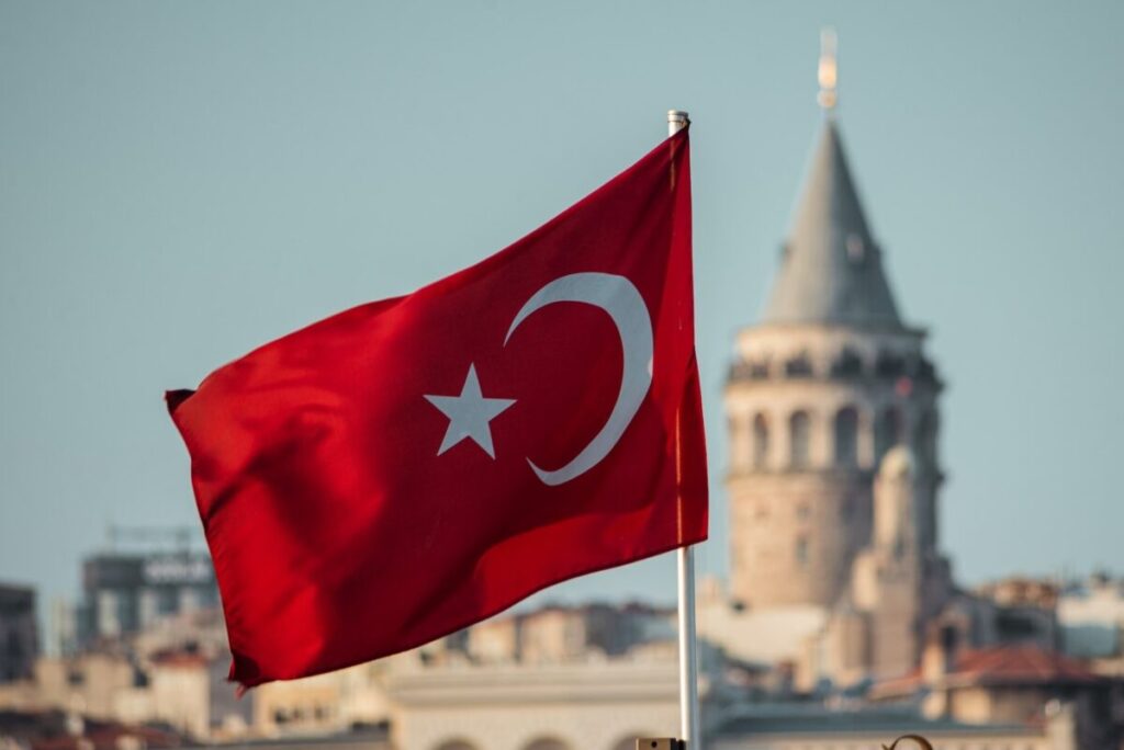 O persoană fără adăpost din Turcia l-a insultat pe președintele Erdogan ca să poată dormi în închisoare