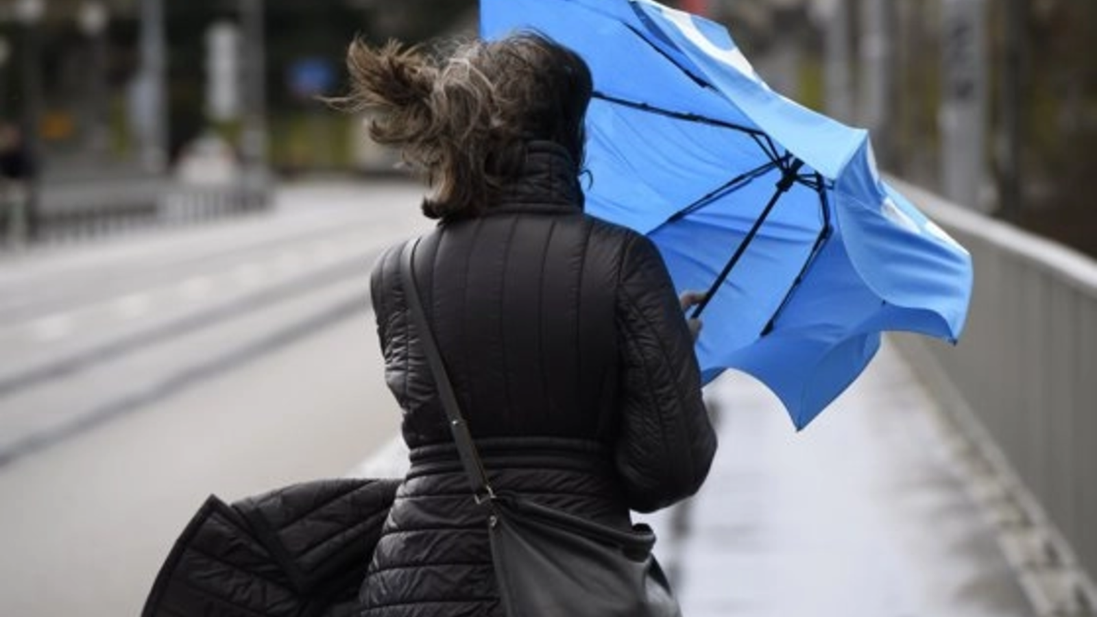 LIVE+UPDATE Vreme rea în țară: coduri galbene de averse, fulgere și vânt puternic. La munte, ninsori și rafale de până la 80 km/h