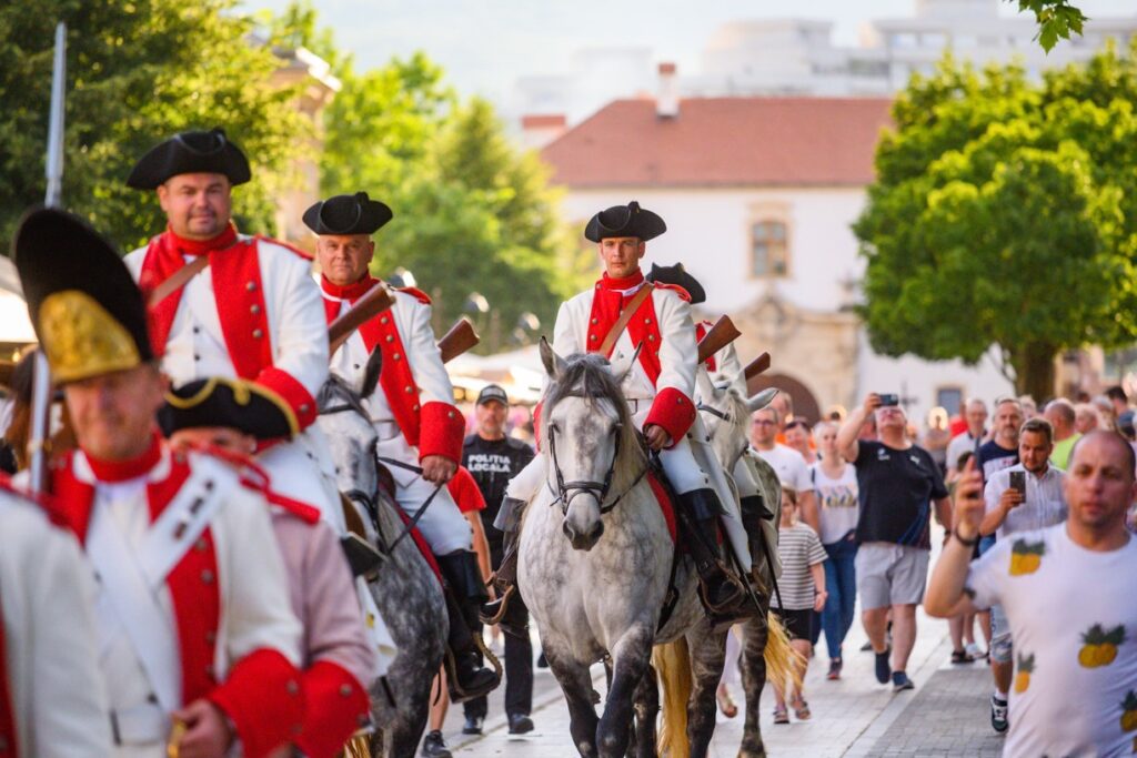 Garda Apulum aniversează 14 ani de activitate. Spectacol special de reenactment, la Alba Iulia