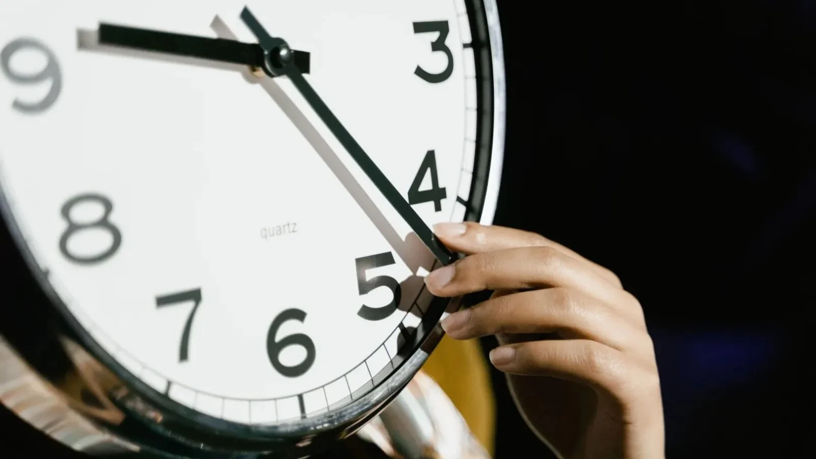 Ora oficială a lumii se schimbă radical din 20 mai 2027