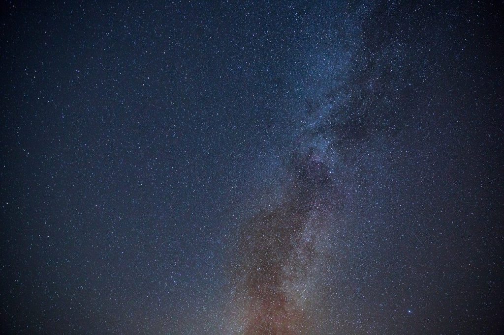 Astronomii susțin că au identificat în premieră o stea de culoare verd