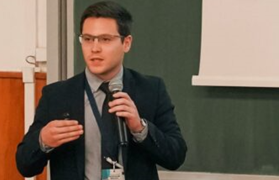 A crescut la Londra, dar a ales UBB Cluj! A ajuns șef de promoție, iar acum face cercetare în colaborare cu Universitatea Cambridge