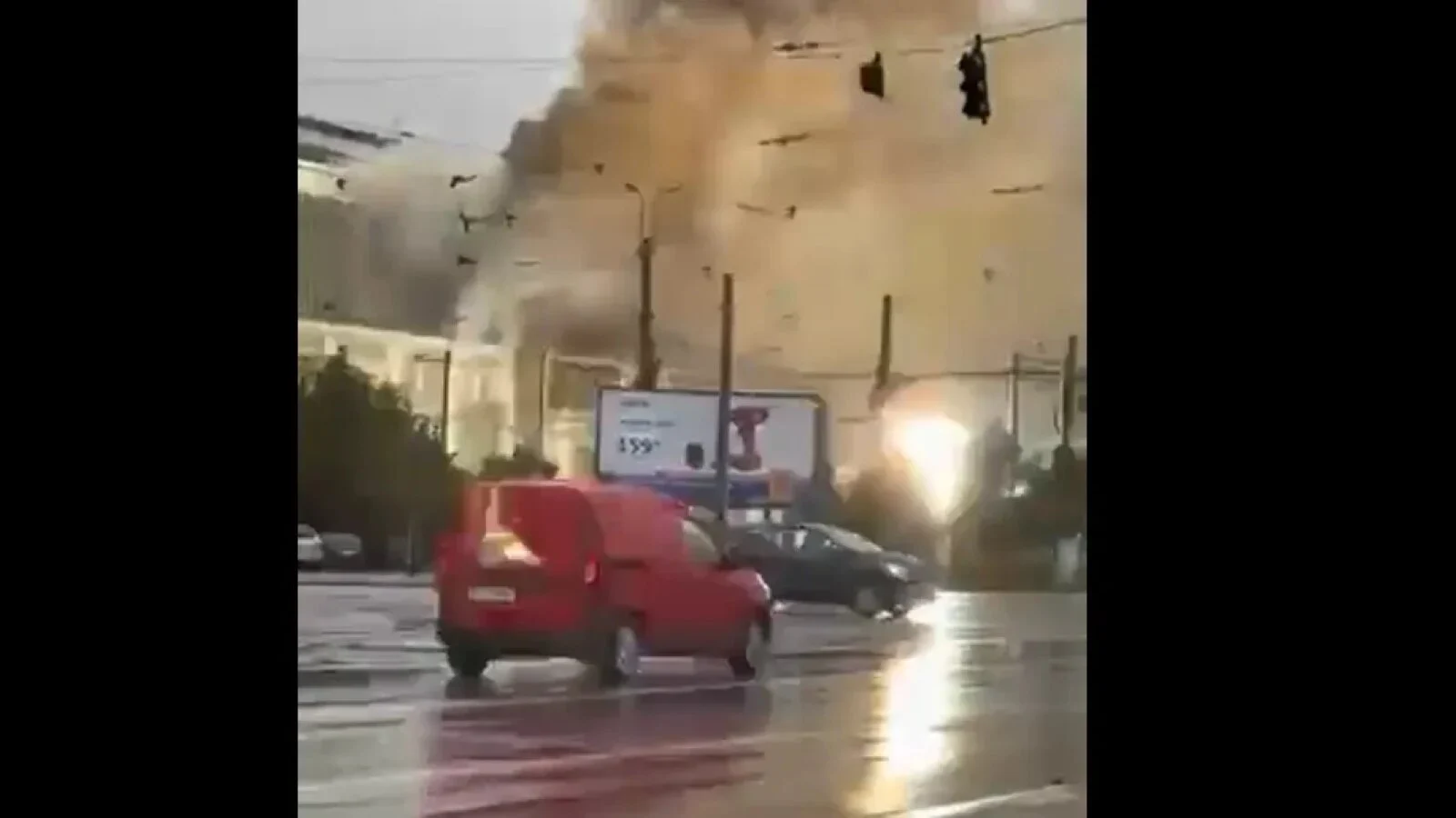 Iașiul rămâne fără apă caldă și căldură după incendiul de la CET: Angajații au fost chemați de urgență la muncă