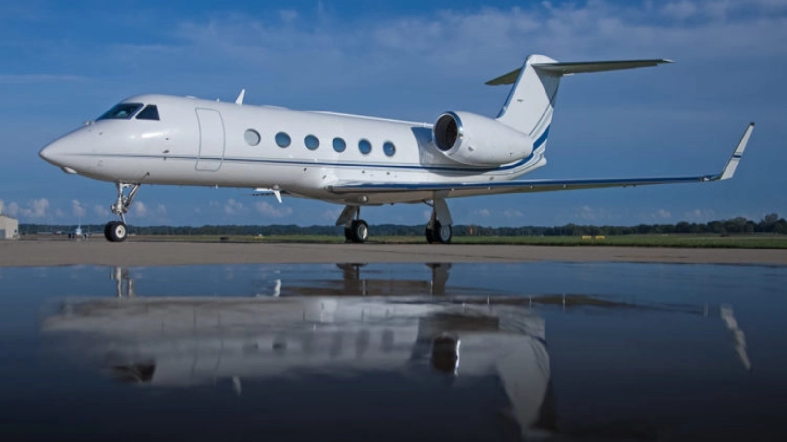 „Mayday, Mayday, am pierdut ușa!” Apelul disperat al piloților unui avion privat, după un incident șocant în aer