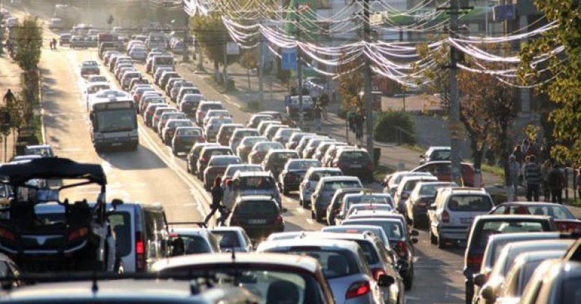 Coșmar zilnic în giratoriul de la Auchan, pe Oașului: „Se circulă după legea junglei, intră cine poate!” Un clujean cere semafoare ca la Mărăști, urgent