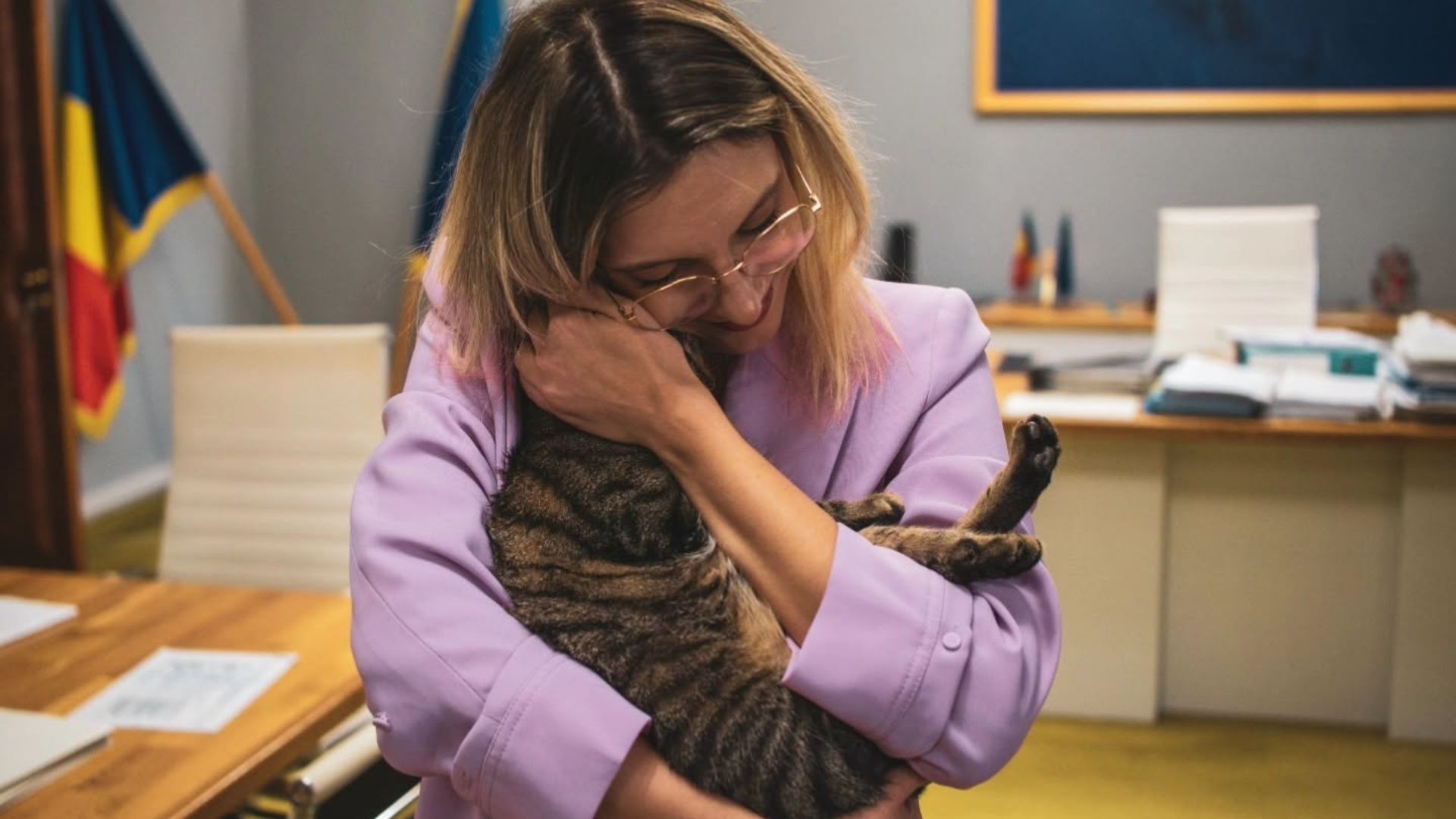 Diana Buzoianu nu s-a putut dezlipi de „mascota” Ministerului Mediului! Fosta ministră a luat-o acasă pe Leia: „Nu m-am putut despărți de ea”