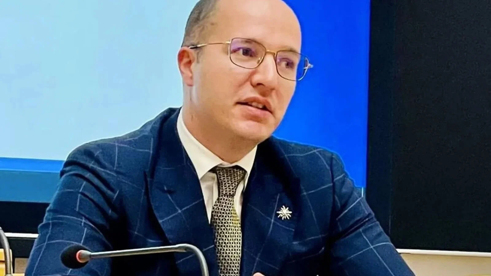 Aflat după gratii, fiul lui Tudorel Toader nu va mai reveni la catedră nici dacă scapă de arest. Ce spune rectorul UAIC din Iași