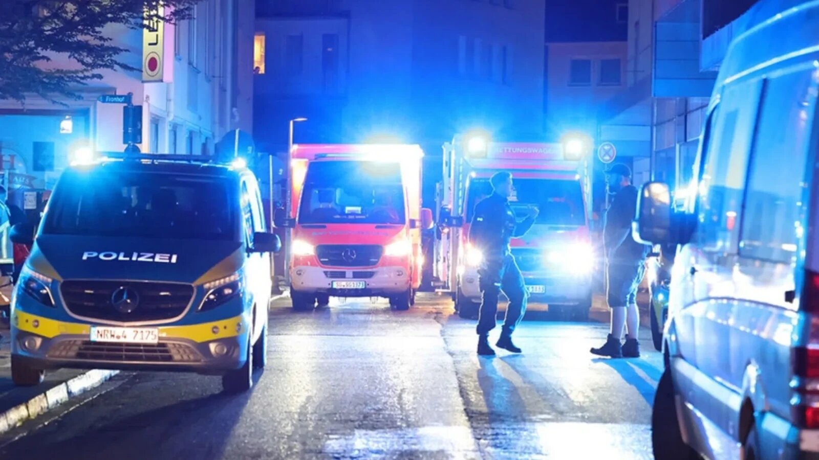 Incident în Germania: o maşină a intrat într-un grup de persoane / Poliția a tras cu pistolul