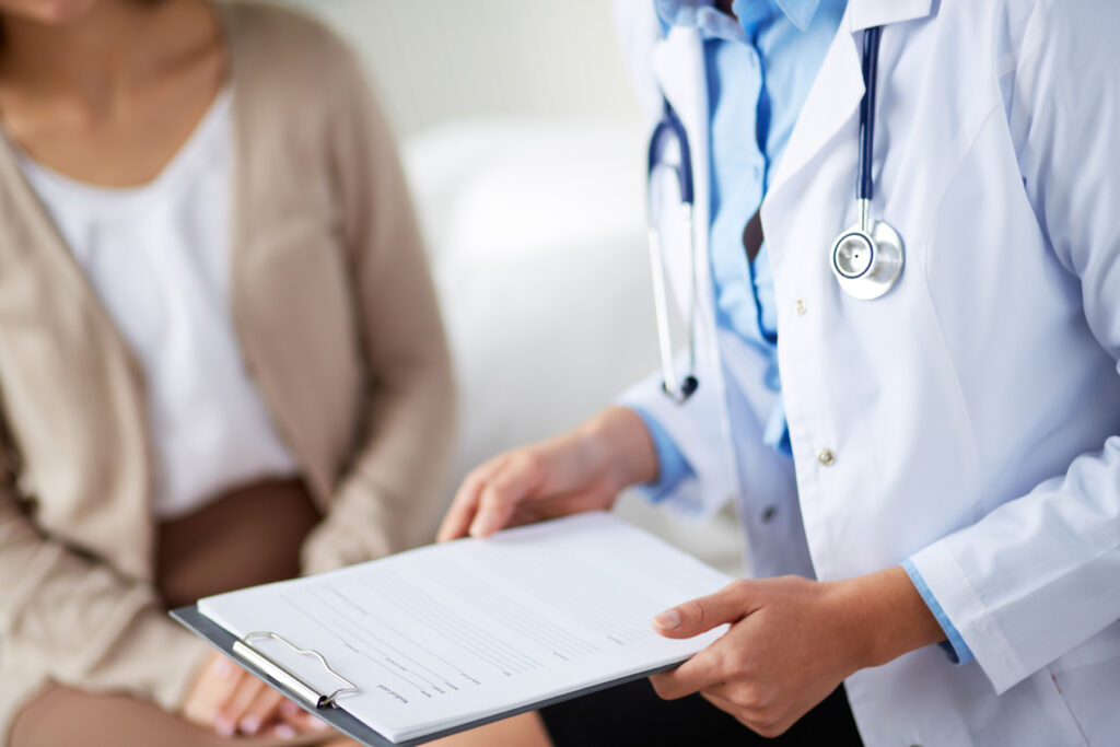 Comisiile care întârzie recunoașterea și echivalarea calificărilor și pregătirii profesionale a medicilor vor fi schimbate, avertizează ministrul Sănătății