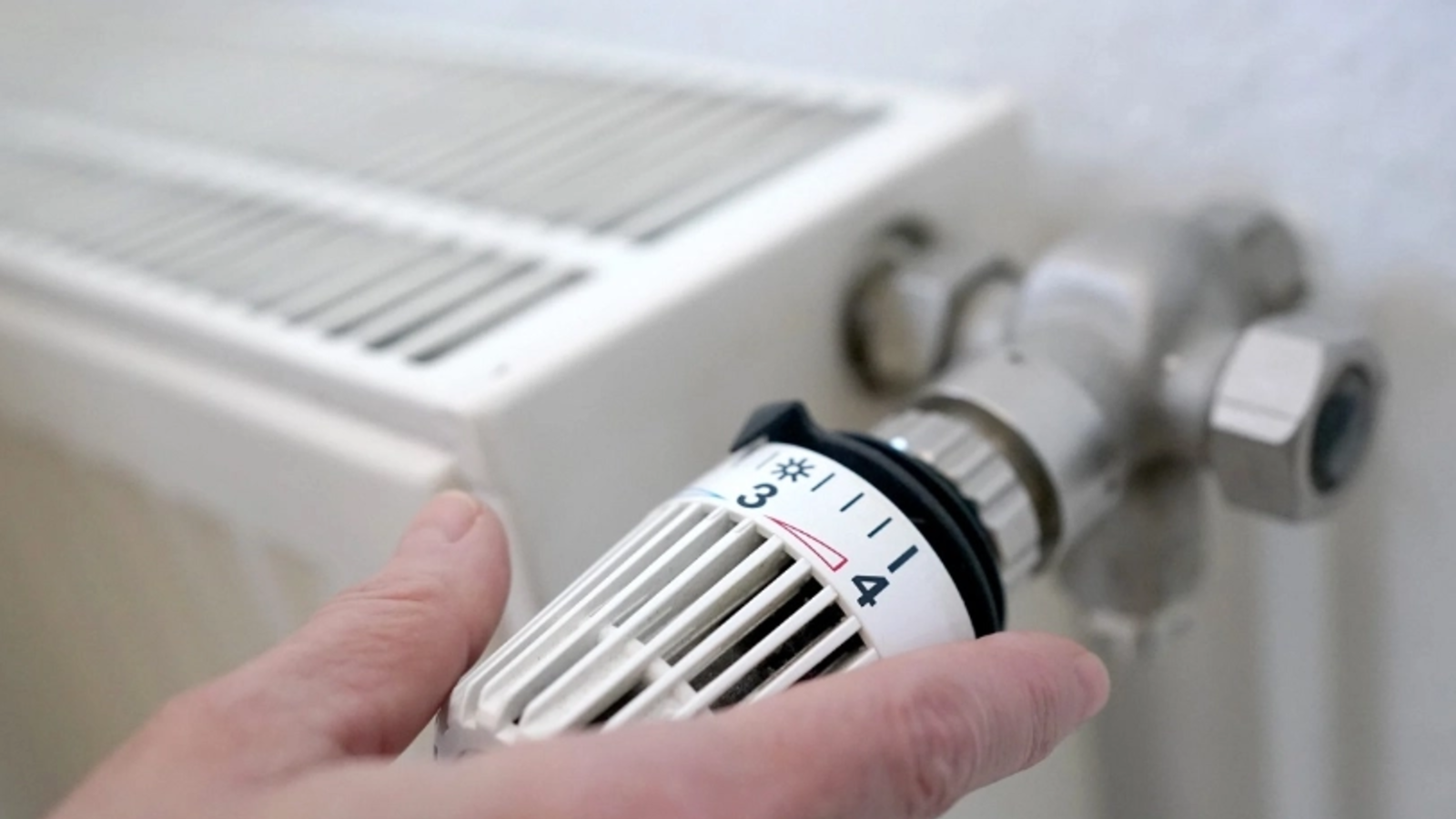Românii racordați la sistemul centralizat de termoficare vor plăti facturile la căldură mai mici