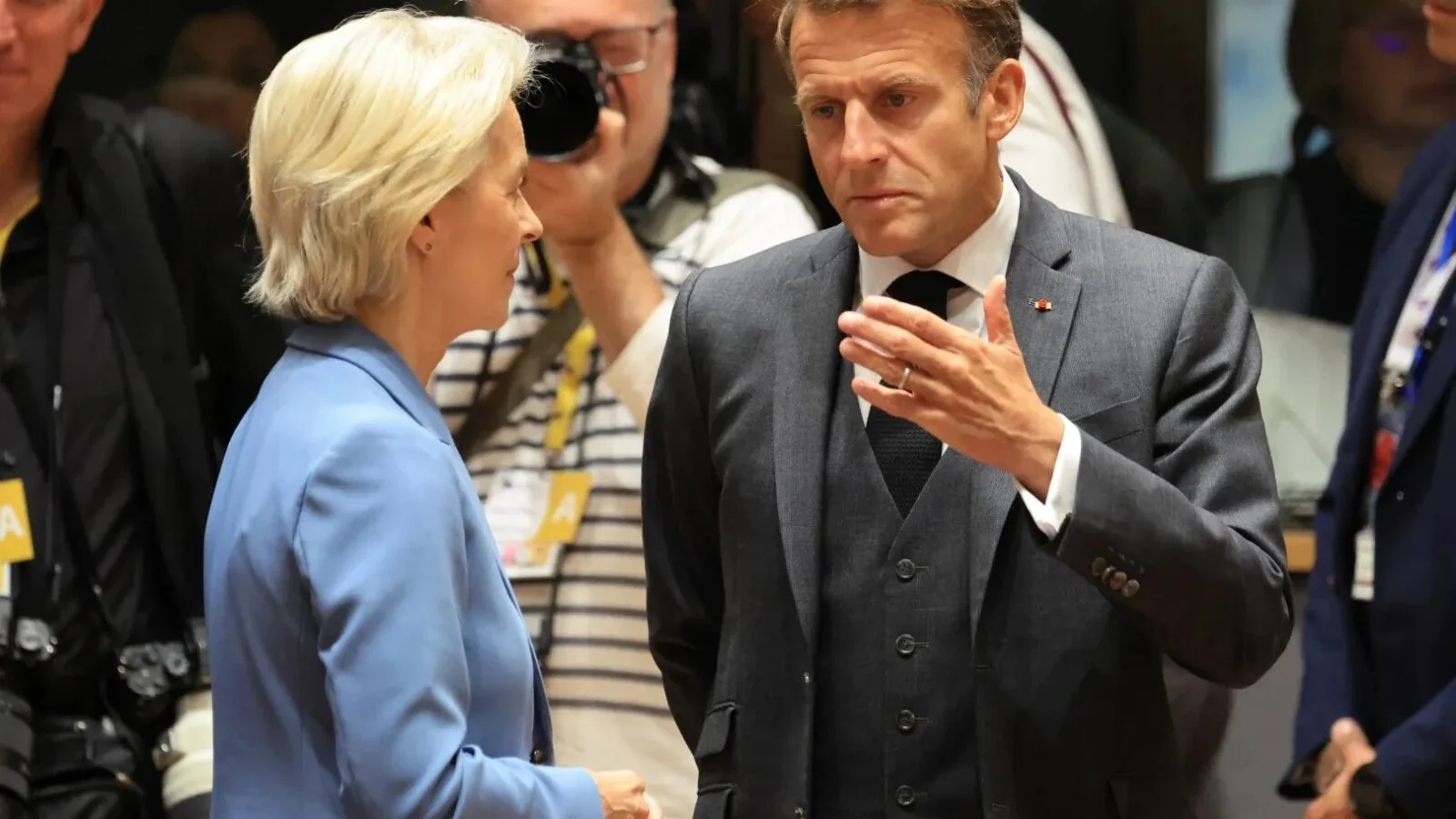 VIDEO La Bruxelles se vorbește apăsat despre un scenariu șoc: Demiterea Ursulei von der Leyen. Emmanuel Macron s-ar pregăti să îi ia locul