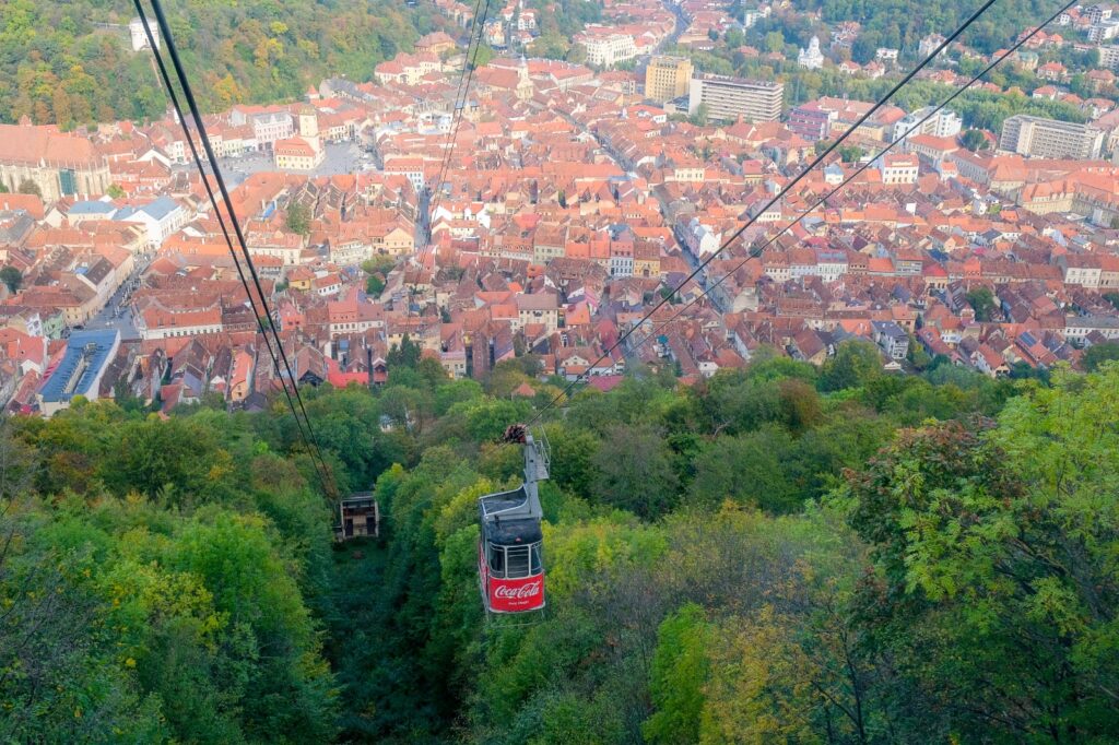 Continuă scandalul drumului de pe Tâmpa: Ana Hotels cere acces auto, Primăria Brașov angajează o casă de avocatură