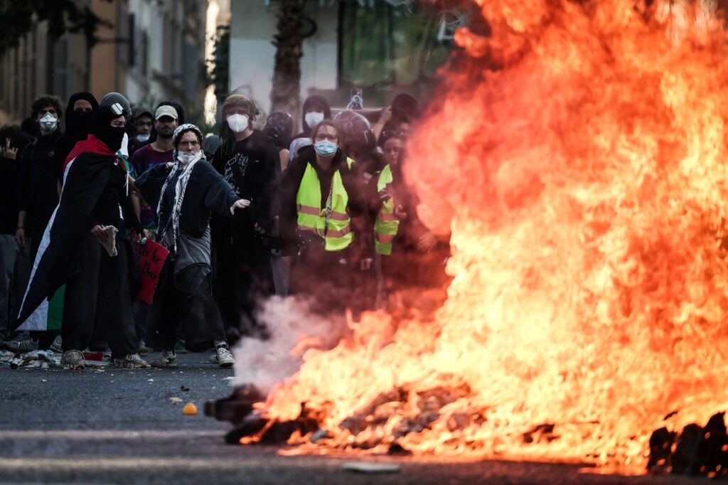 Elevii şi studenţii francezi plănuiesc noi proteste, după respingerea măsurilor guvernamentale / „Trebuie să ne menţinem mobilizarea dacă vrem să fim în continuare auziţi”