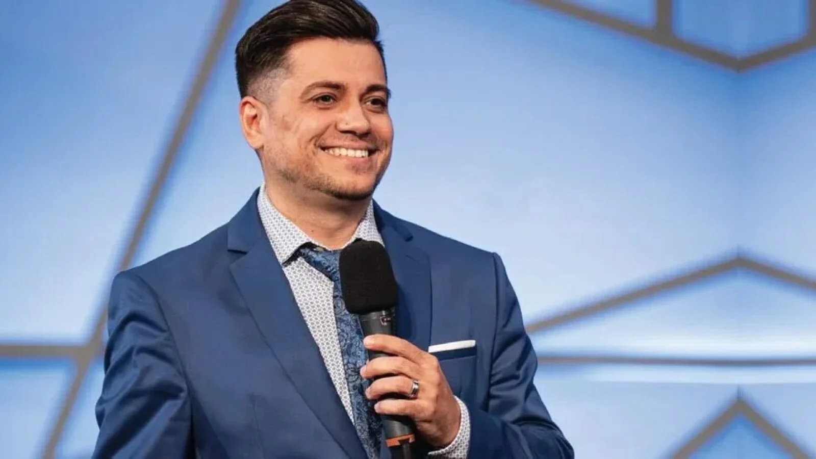 Un pastor român din SUA le-a dat țeapă credincioșilor cu 13 milioane de dolari. Le-a spus că Dumnezeu i-a ales să investească / Când i s-au cerut banii înapoi, i-a acuzat că sunt posedați de demoni