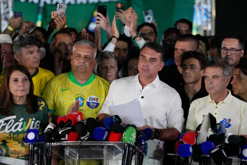 Bolsonaro a fugit în Florida, pașaportul italian îl salvează / Liderul dreptei braziliene se temea de procese / Va solicita azil în SUA / Lula: „Rușine. Dar SUA sunt patria lor”