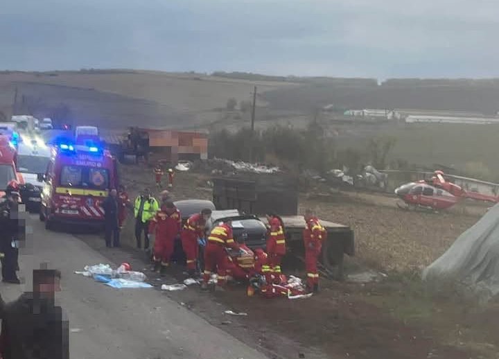 Mobilizare de urgență după un accident grav! Patru persoane au fost rănite, iar un elicopter SMURD a fost chemat de urgență