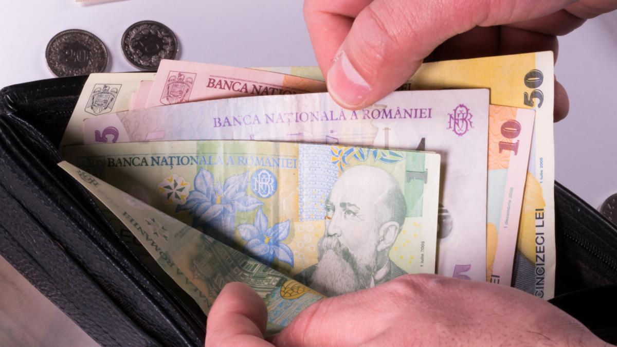 Scumpiri în toate sectoarele până la final de an! Managerii anunță prețuri mai mari, iar în industrie și construcții se pregătesc și reduceri de personal