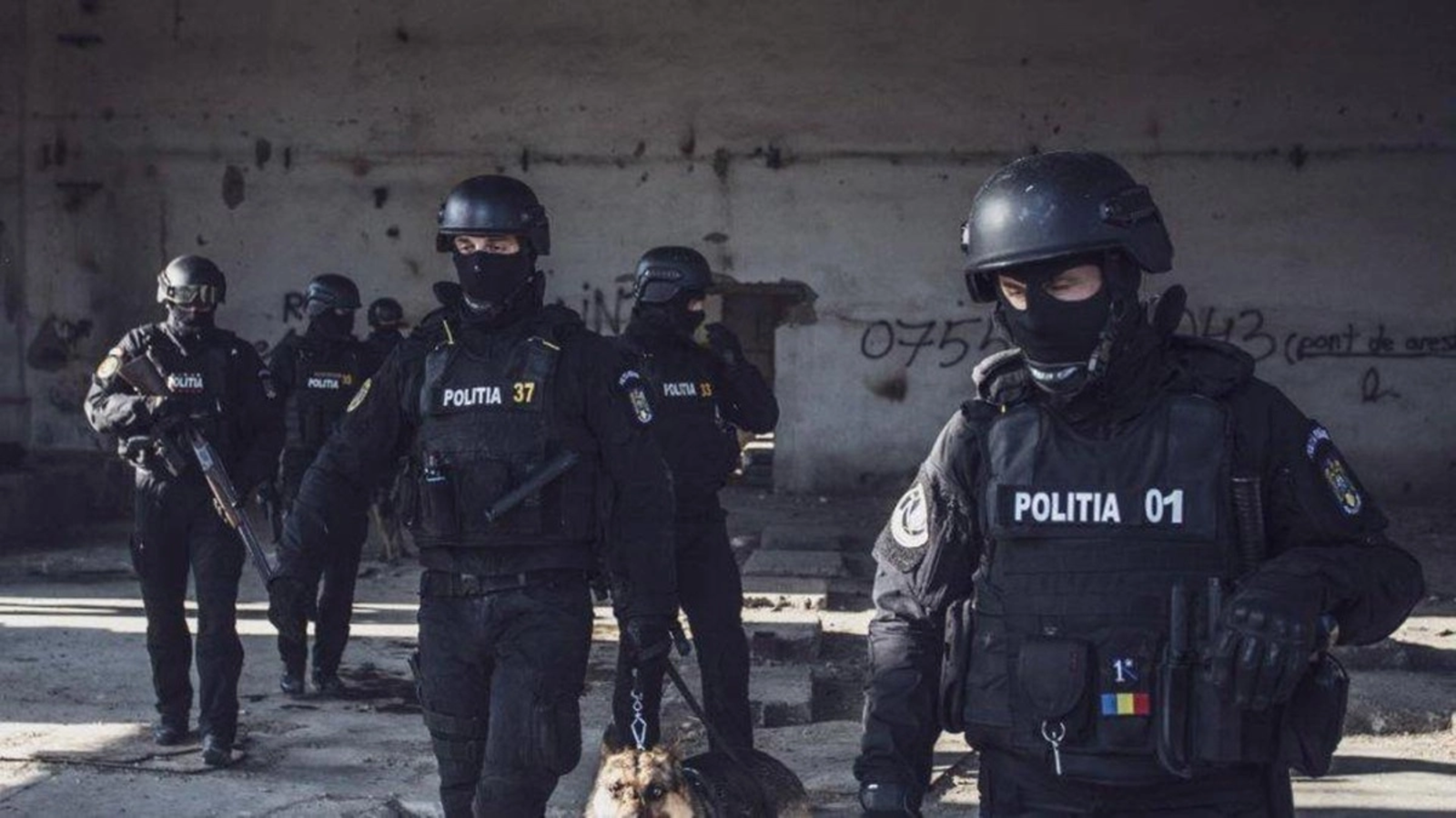 Percheziții după scandalul camerelor ascunse în prizele unei cabane din Sibiu: Ce au găsit polițiștii