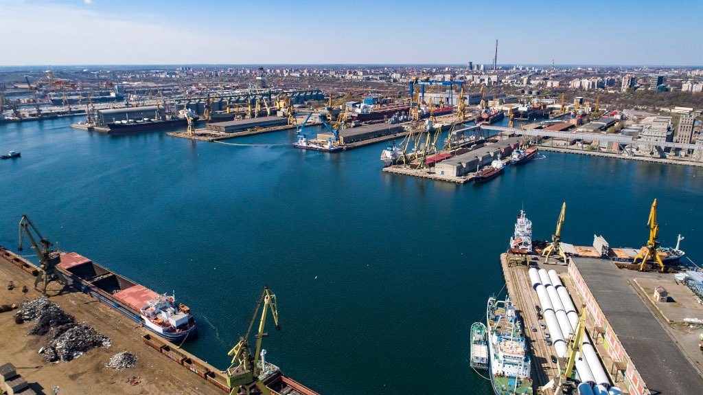 10 marinari sirieni sunt blocați din august pe o navă-fantomă în Portul Constanța / Se cere trecerea navei în regim de conservare