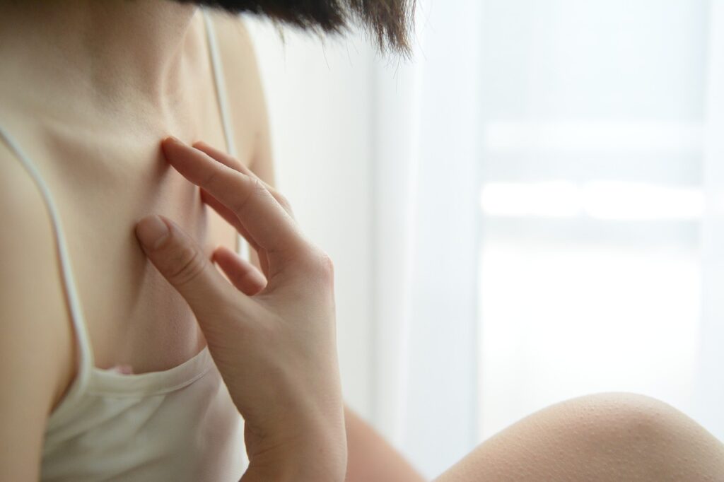 Aproximativ 400.000 de români trăiesc cu psoriazis / Registrul național numără sub 17.000 de pacienți / Psoriazisul afectează nu doar pielea, ci și inima, articulațiile și sănătatea emoțională