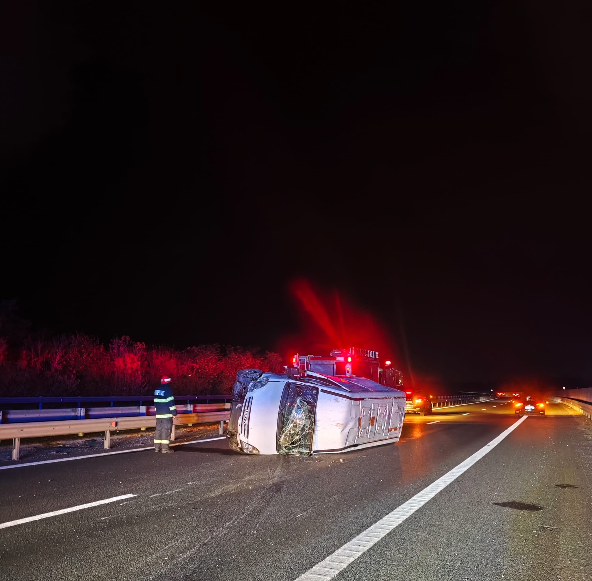 Autoutilitară răsturnată pe Autostrada A1 la kilometrul 349