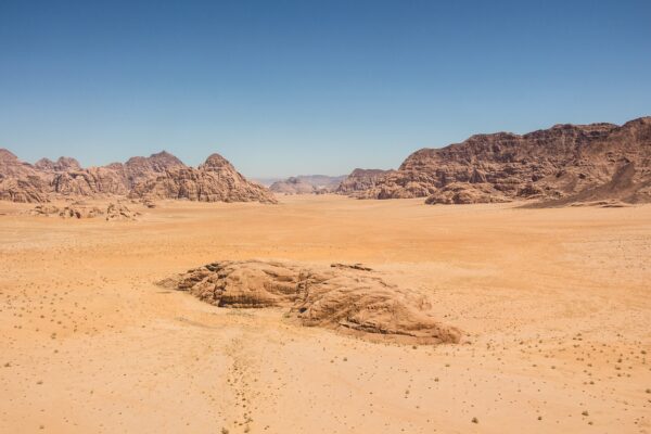 Un meteorit marţian descoperit în Sahara are o vechime de 4,1 miliarde de ani / ”Nu ştim cu exactitate când a ajuns pe Pământ” / ”Ne arată că pe suprafaţa planetei Marte a existat apă”